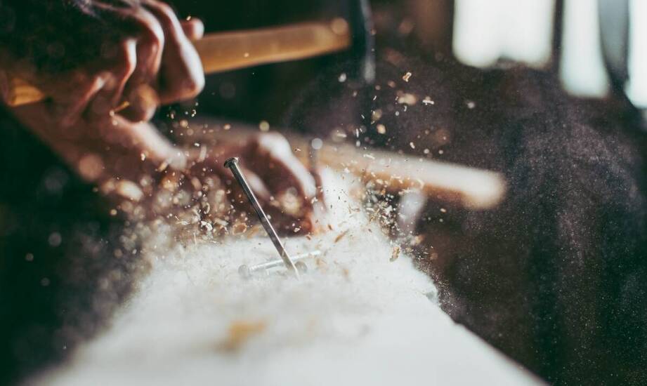 Praktyczne porady dotyczące pracy z wielopiłami do drewna.