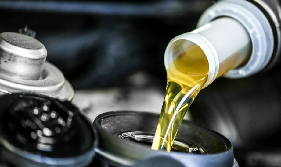 Jak oleje silnikowe z hurtowni wpływają na żywotność pojazdu?
