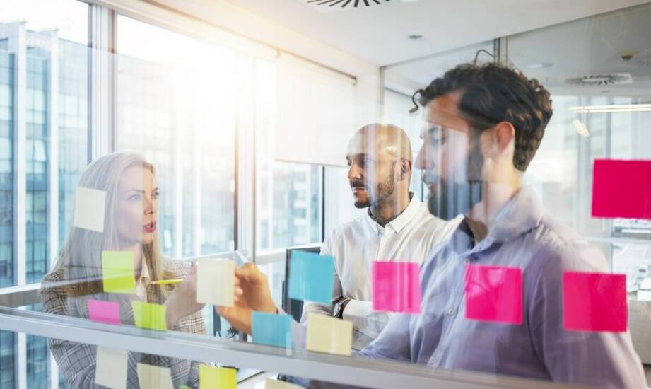 Jak efektywnie zarządzać ewidencją pracowników w małej firmie?