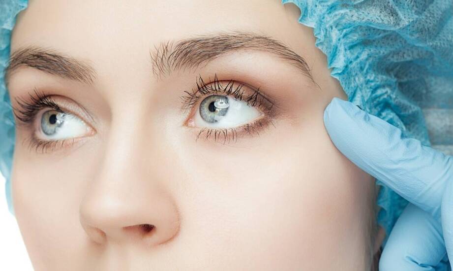 Proces rekonwalescencji po korekcji górnych powiek: czego się spodziewać?