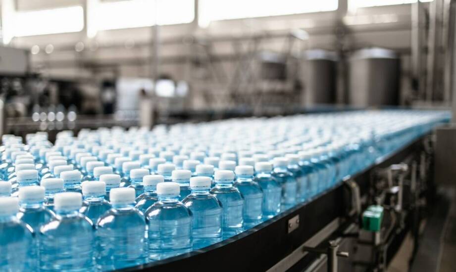 Jakie wyzwania stoją przed wdrażaniem nowych przenośników do butelek?