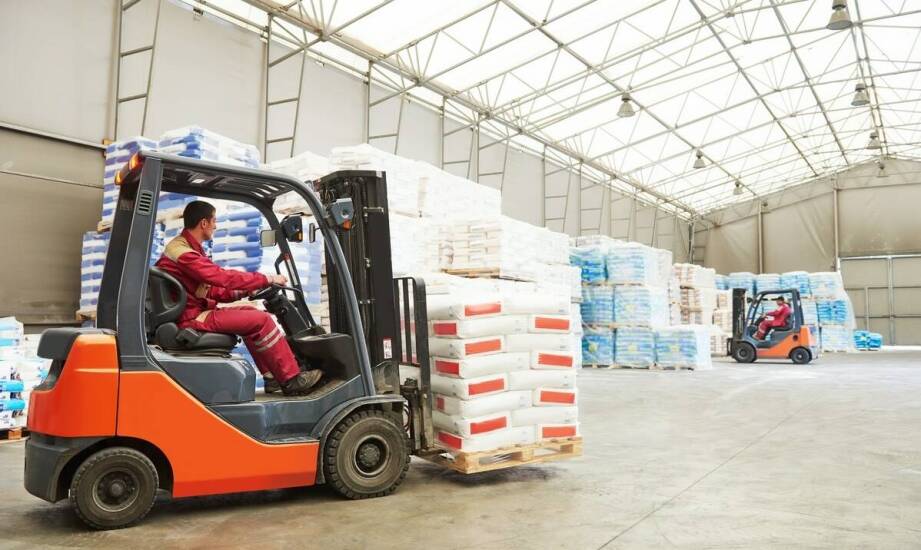 Jak zwiększyć efektywność linii produkcyjnej dzięki wywrotnicy do skrzyniopalet?