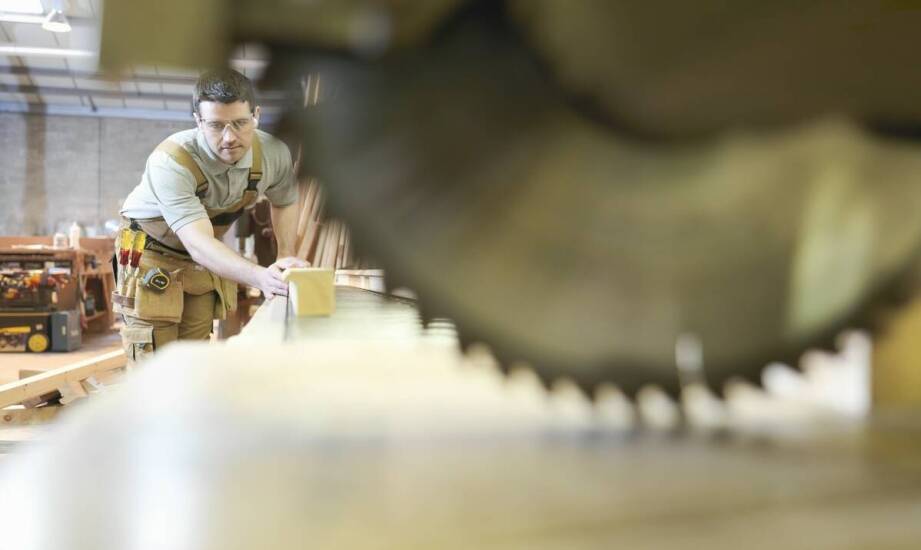 Przewodnik dla profesjonalistów po wyborze używanych maszyn do obróbki drewna