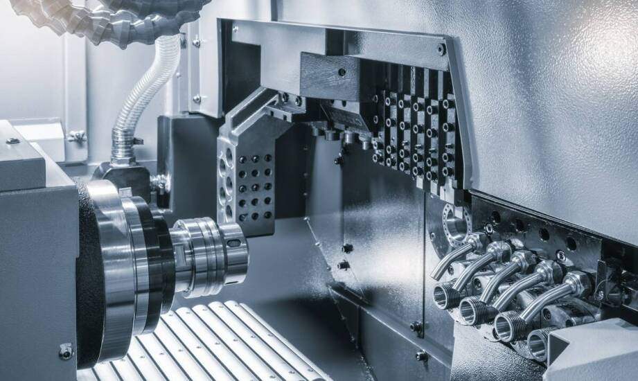 Jakie korzyści przynoszą centra obróbcze w produkcji stalowych elementów?