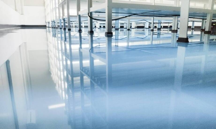 Wpływ betonowych posadzek na odporność konstrukcji na substancje chemiczne