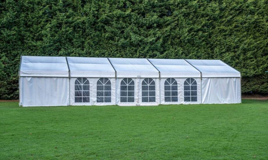 Przewodnik po wynajmie namiotów na rodzinne przyjęcia: Od A do Z