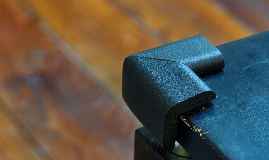 Zabezpieczające narożniki jako element podnoszący standardy bezpieczeństwa w branży meblowej