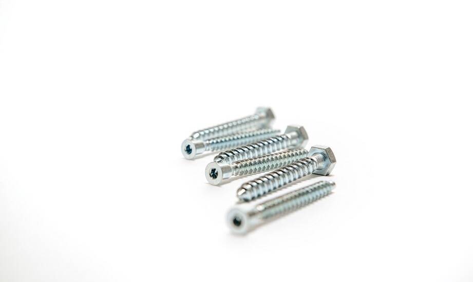 Śruba m4 – niezbędny element w asortymencie meblowych akcesoriów hurtowni