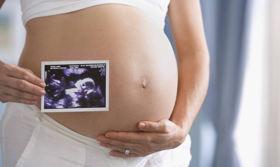 Sesje ciążowe jako rodzinna pamiątka – dlaczego warto je mieć?