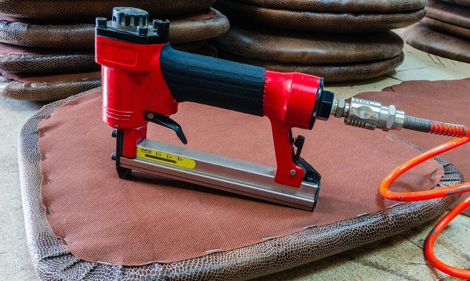 Jak prawidłowo konserwować tapicerski taker, by przedłużyć jego żywotność?