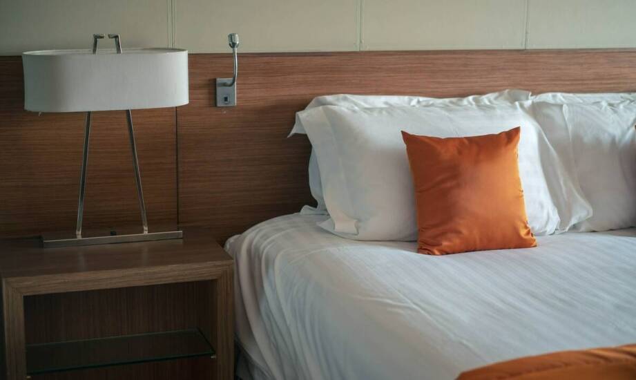 Znaczenie uniwersalnych rozmiarów hotelowych prześcieradeł w branży HoReCa