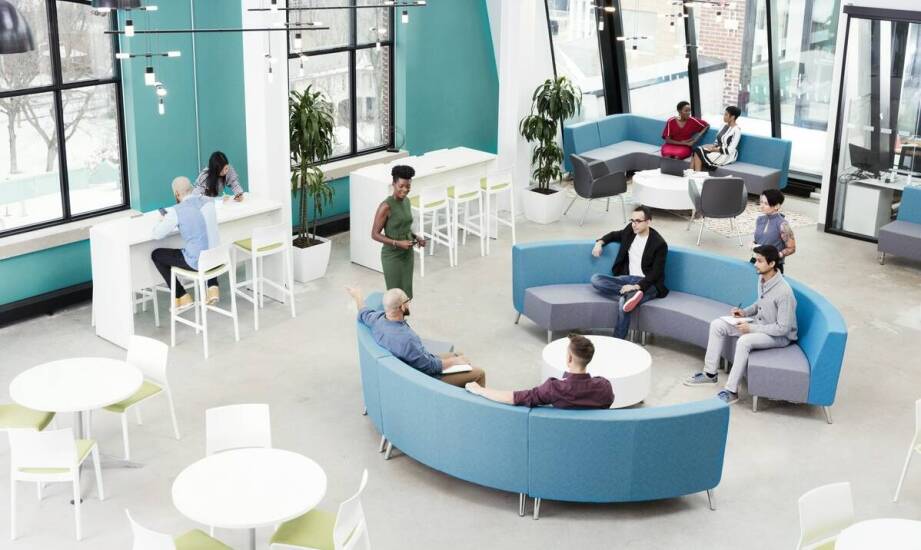 Jak często należy przeprowadzać ocenę zawodowego ryzyka w biurze?