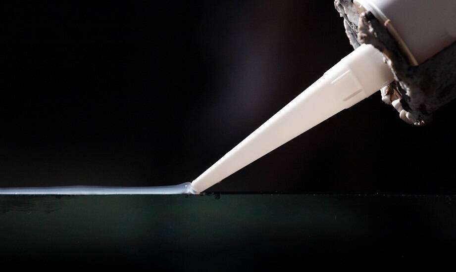 Jak poprawnie stosować silikonowe smary w konserwacji elektroenergetycznych elementów?