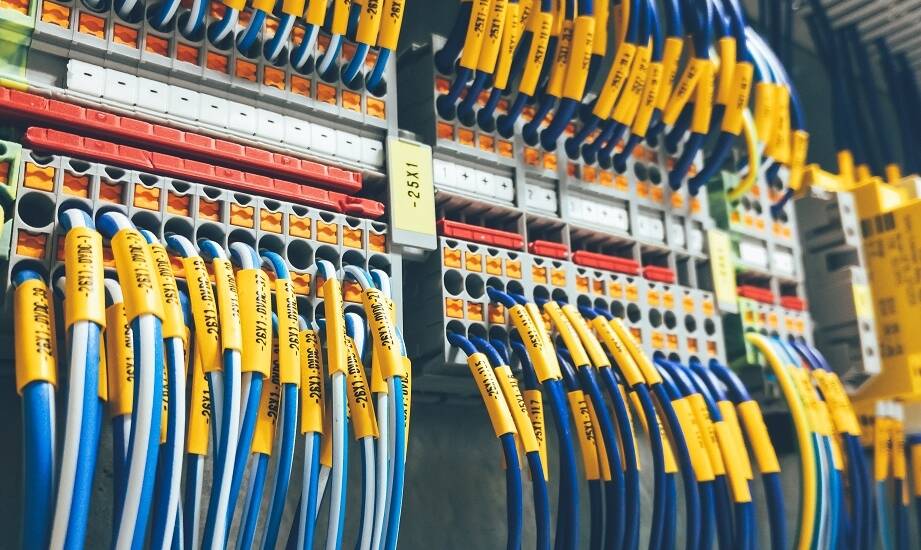 Wpływ technologii GRC na trwałość kablowych instalacji