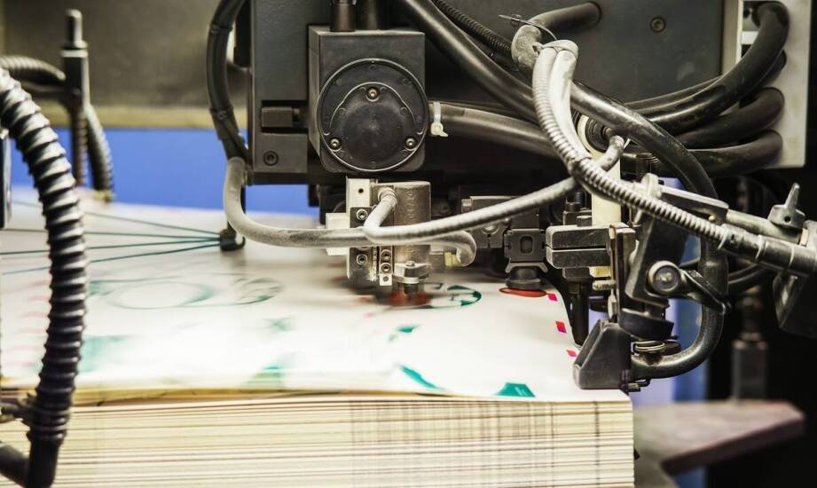 Jakie są najważniejsze techniczne aspekty nadruku metodą fleksograficzną?