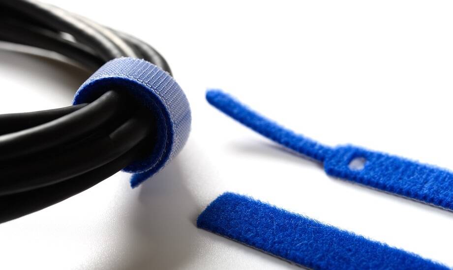 Zastosowanie kablowych opasek w organizacji przewodów