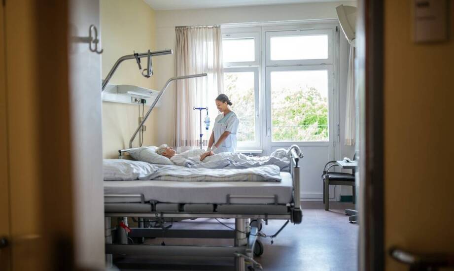 Jakie są korzyści z długoterminowej opieki dla osób przewlekle chorych?