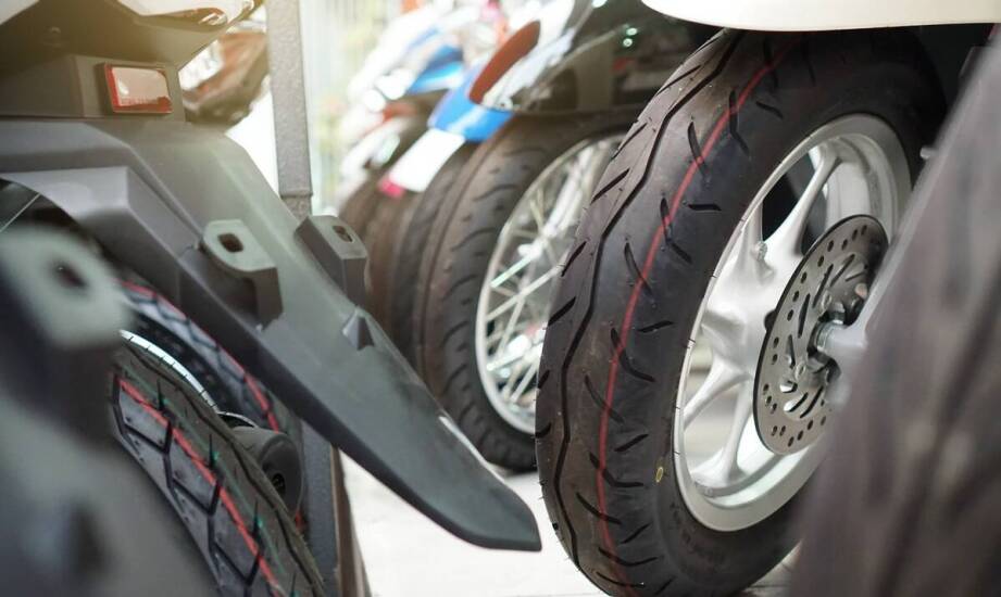 Znaczenie kontroli zawieszenia w utrzymaniu komfortu jazdy na skuterze