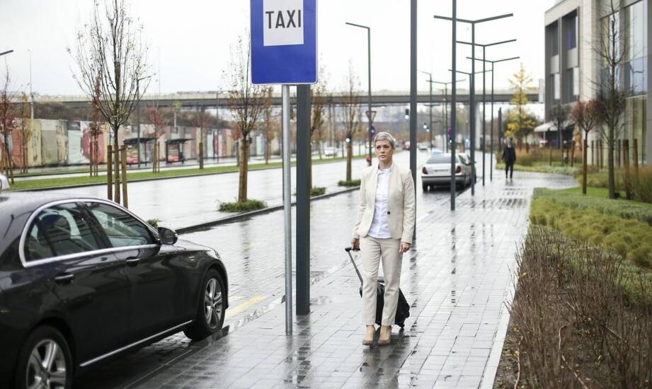 Krótkie damskie płaszczyki – jak dopasować je do codziennych stylizacji?