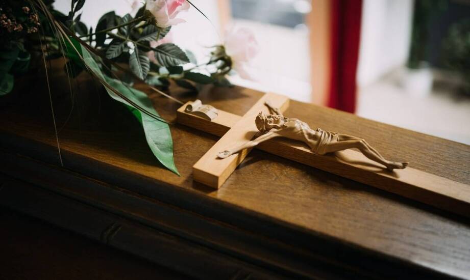 Jak wygląda proces organizacji wyznaniowego pogrzebu w Olsztynie?