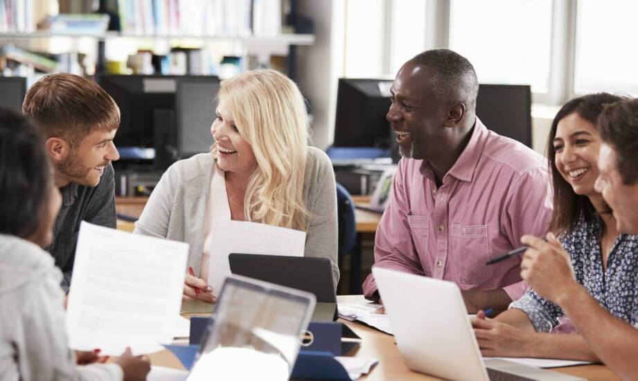 Jakie umiejętności rozwija kurs na poziomie C2 języka angielskiego?