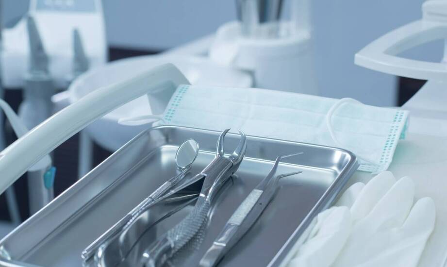 Jakie jednorazowe akcesoria dla dentystów oferuje hurtownia dentystyczna?