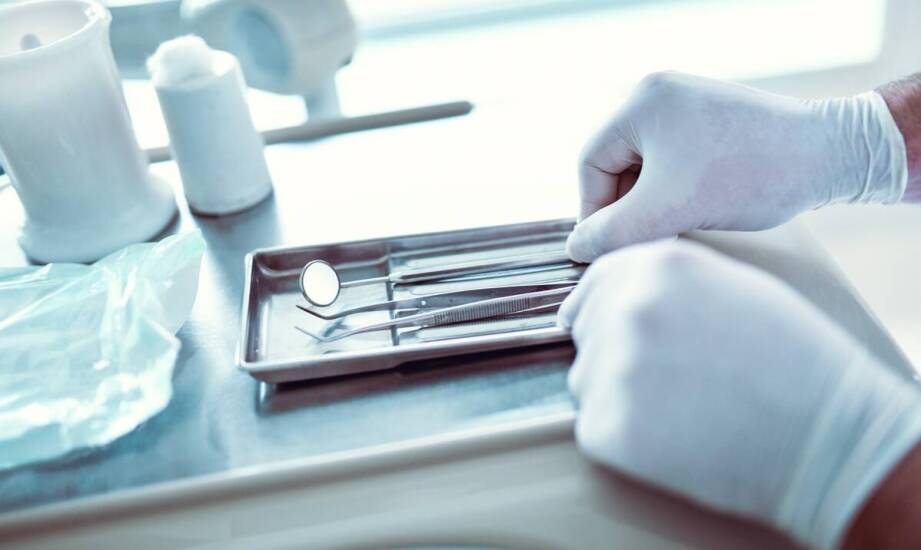 Jakie są zalety nowoczesnych dentystycznych materiałów w plombowaniu zębów?