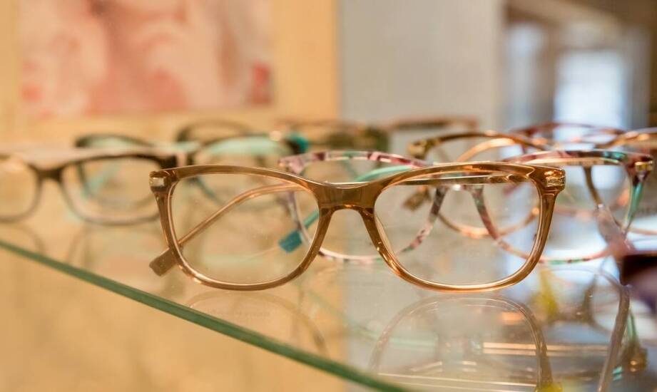 Jakie opcje refundacji na okulary oferuje optyk?