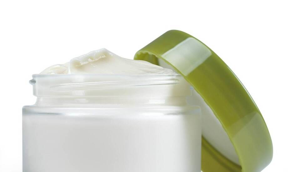 Dlaczego warto zainwestować w krem z apteki do bardzo suchej skóry twarzy?