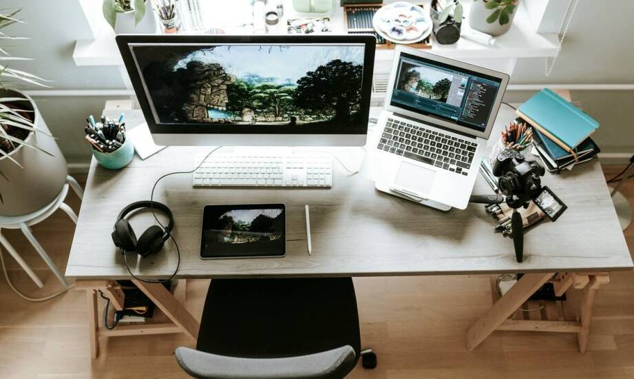 Jak przygotować miejsce pracy do sesji zdjęciowej, aby uzyskać najlepsze efekty?