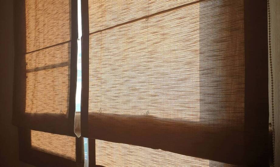 Dlaczego warto wybrać rzymskie rolety do nowoczesnych wnętrz?