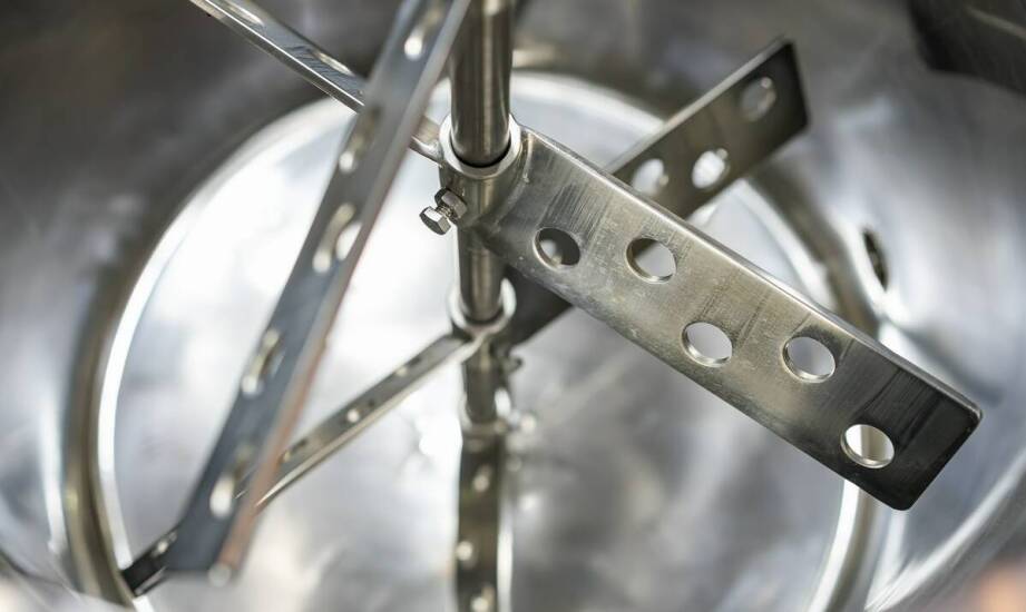 Wpływ konstrukcji procesowych zbiorników na efektywność mieszania i granulacji