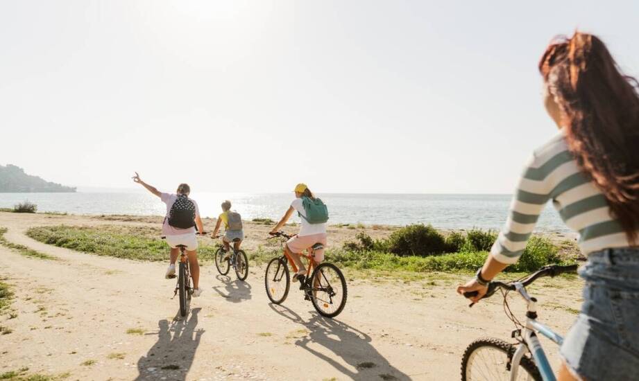 Aktywny relaks w agroturystyce: rowery i siatkówka w otoczeniu przyrody