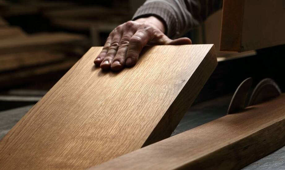 Jak stolarz z Siechnic tworzy idealne wewnętrzne i zewnętrzne schody?