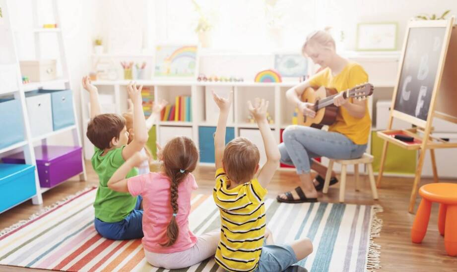 Jakie techniki relaksacyjne są stosowane podczas lekcji śpiewu w szkole muzycznej?