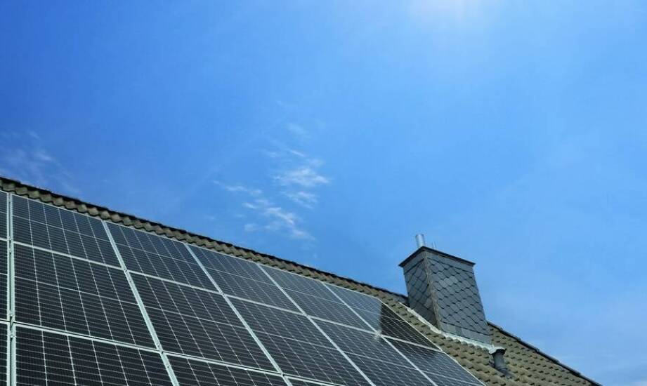 Jak integracja systemów fotowoltaicznych z elektrycznymi instalacjami zwiększa efektywność energetyczną?