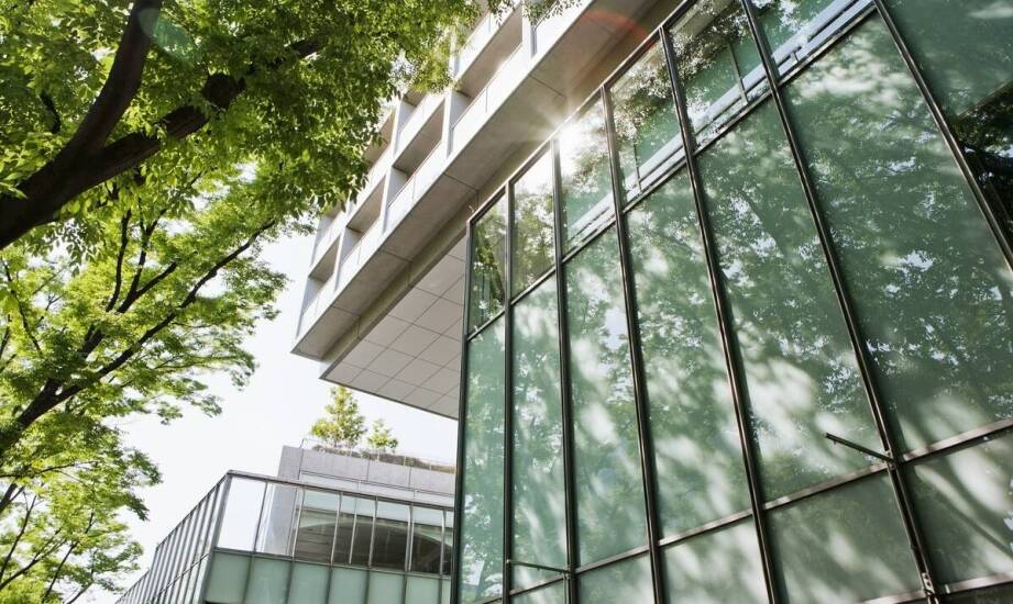 Przyciemnianie szyb w kontekście ekologii: jak wpływa na środowisko?