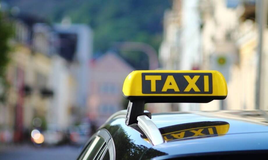 Taxi na lotnisko w Modlinie a korzyści z elastycznego planowania trasy