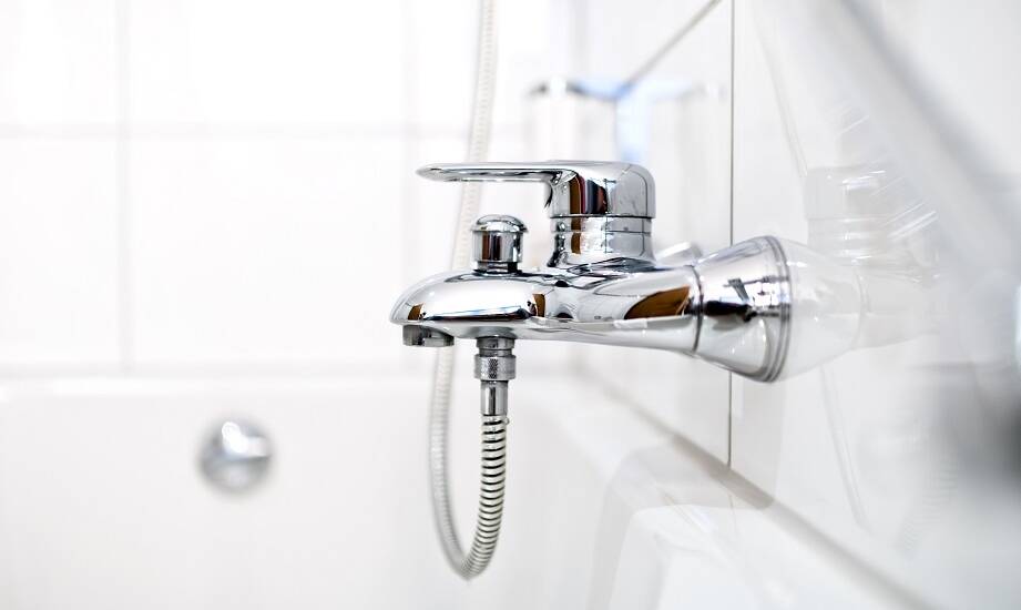 Trendy w designie łazienkowych baterii – jakie modele wybierać do nowoczesnych wnętrz?