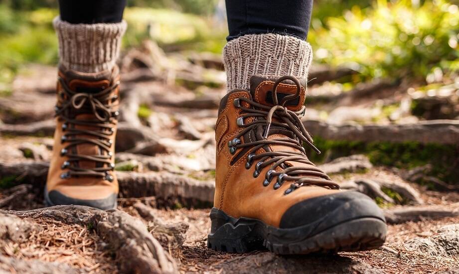 Jak dobrać damskie buty trekkingowe do różnych typów terenu?