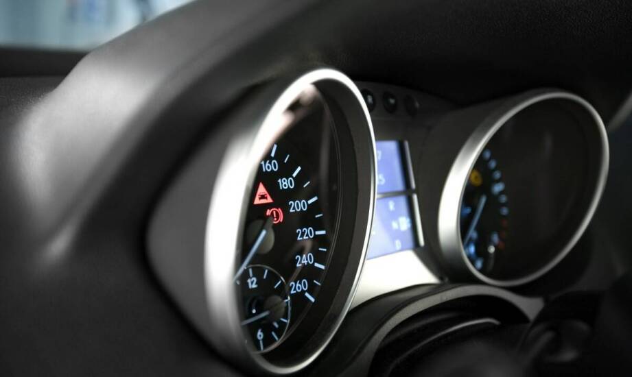 Jakie cechy nowoczesnych pojazdów wpływają na jakość jazdy nauki?