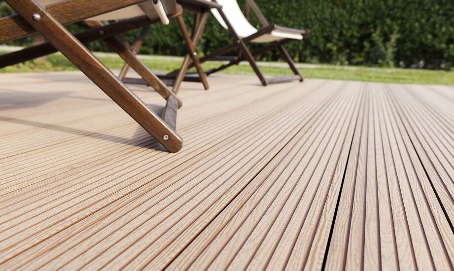 Drewniane tarasy jako eleganckie uzupełnienie zewnętrznej przestrzeni