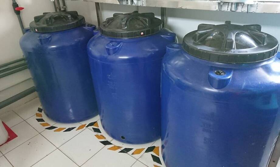 Systemy rozładunkowe beczek: bezpieczeństwo i wydajność na pierwszym miejscu