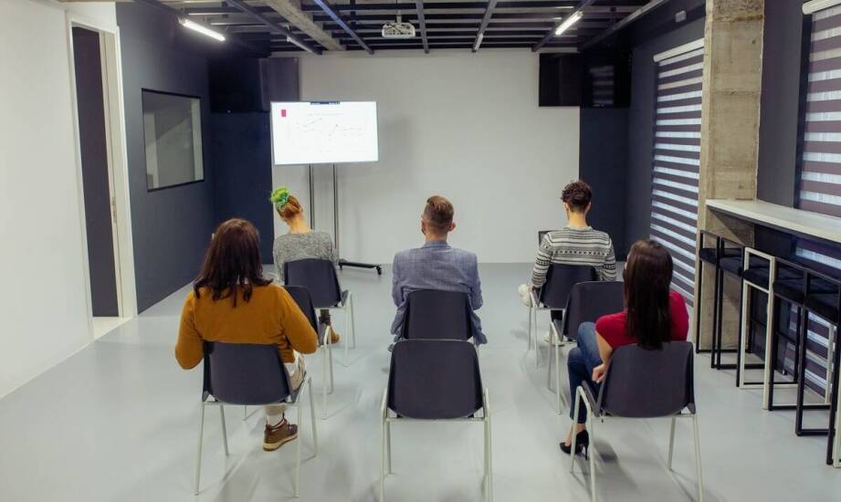 Kursy ADR w Krakowie: jak dostosować szkolenie do indywidualnych potrzeb uczestnika?