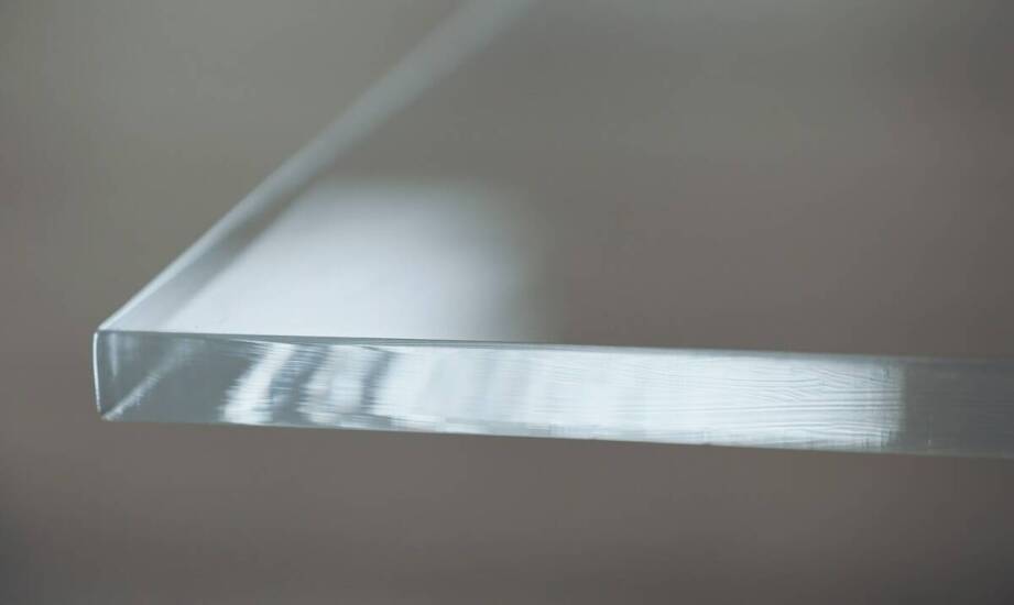 Klejenie plexi a estetyczne wykończenie architektonicznych elementów