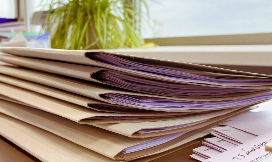 Dlaczego warto inwestować w koperty z szerokim dnem w biznesie?