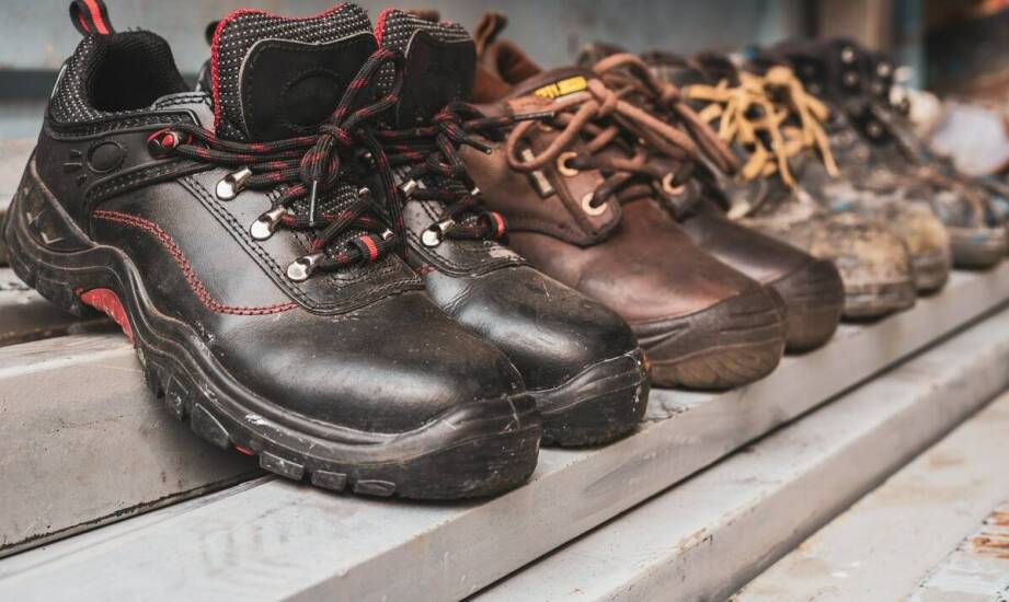 Ergonomia i wygoda – jak robocze sandały wpływają na efektywność pracy?