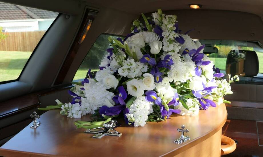 Jakie kwiaty wybrać na ceremonię kremacyjną? Porady dla florystów