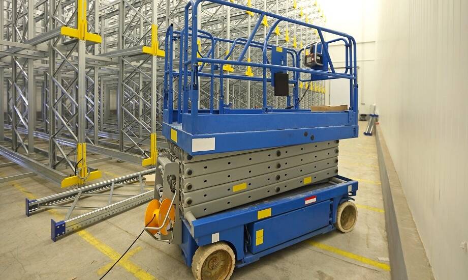 Jakie korzyści przynosi użytkowanie Genie GS 1932 w magazynach?