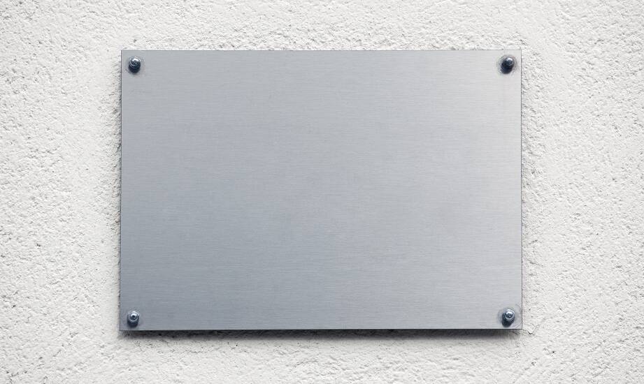 Ekologiczne aspekty produkcji metalowych tabliczek z napisami